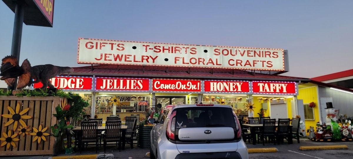 Pigeon Forge Traders Gift Shop