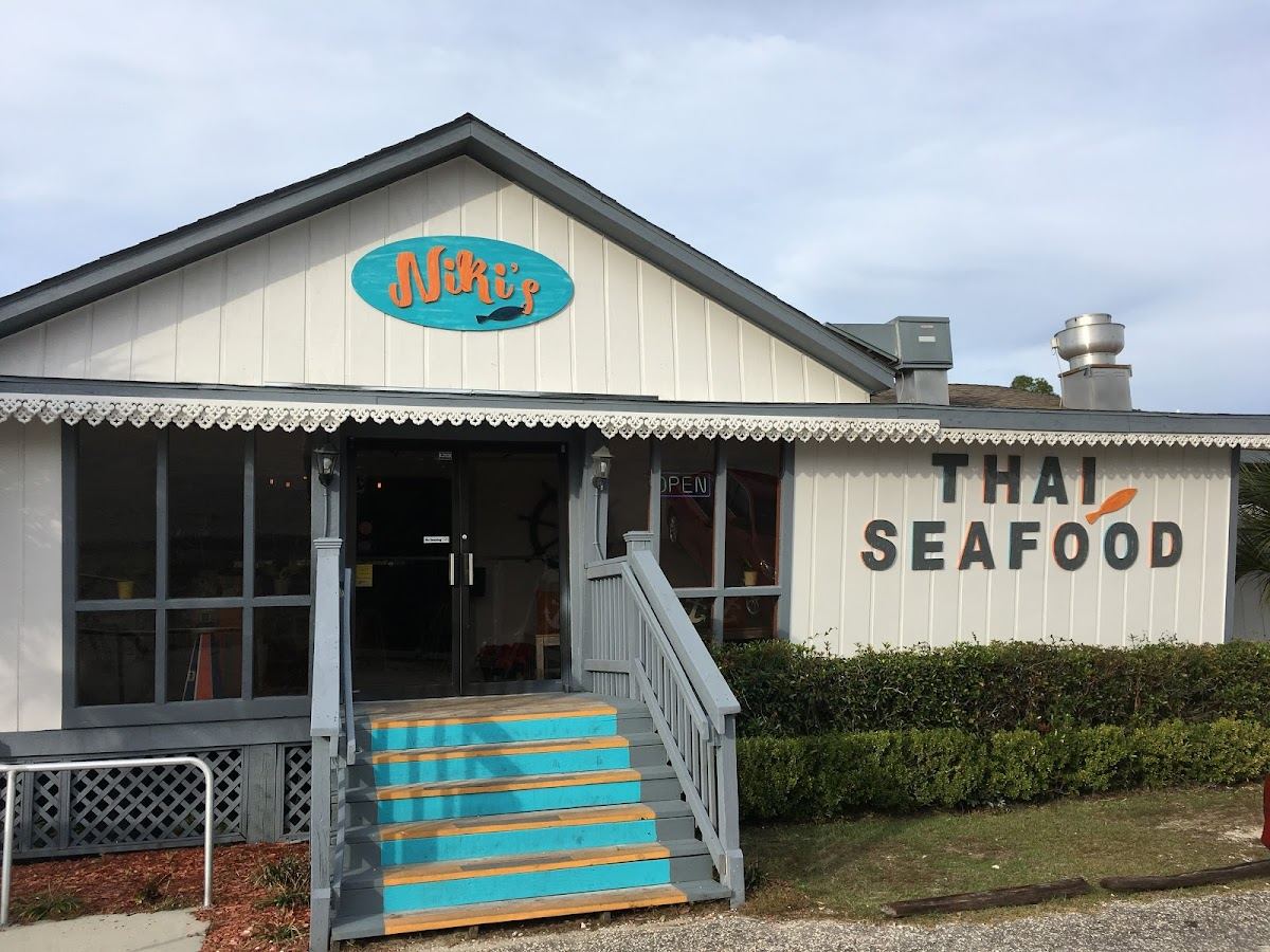 Niki's Seafood & Thai