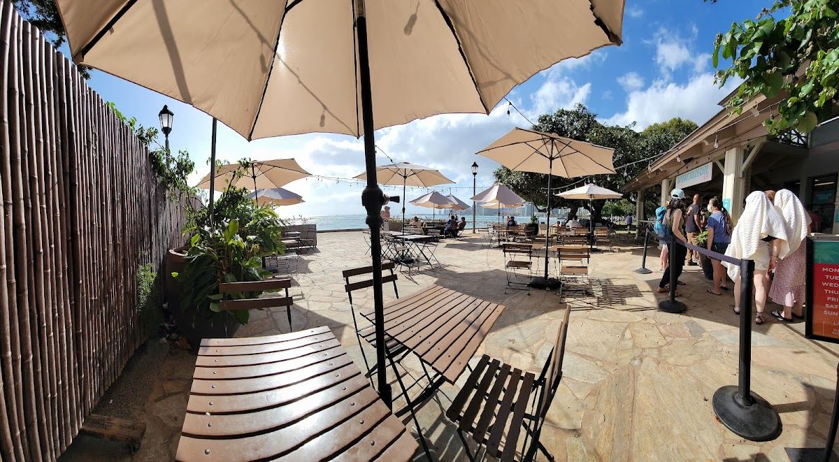 Barefoot Beach Cafe @ Queen's Surf Beach