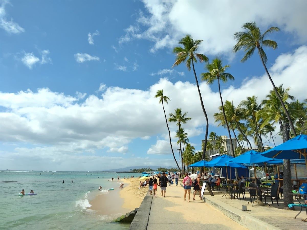 Beach behind Outrigger Reef Beach Resort