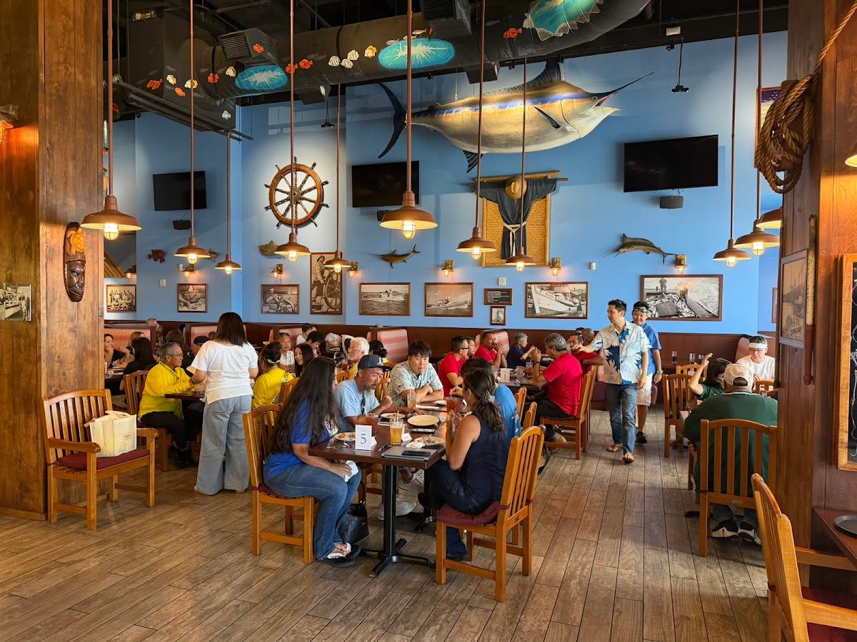 Uncle's Fish Market Bar & Grill - Pearlridge