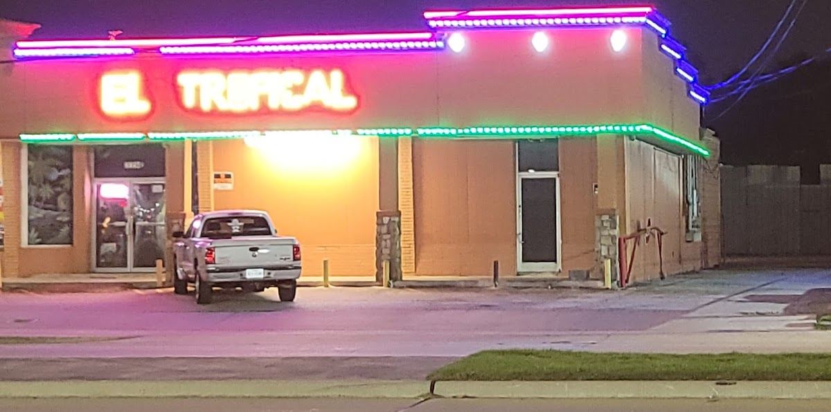 El Tropical sports bar