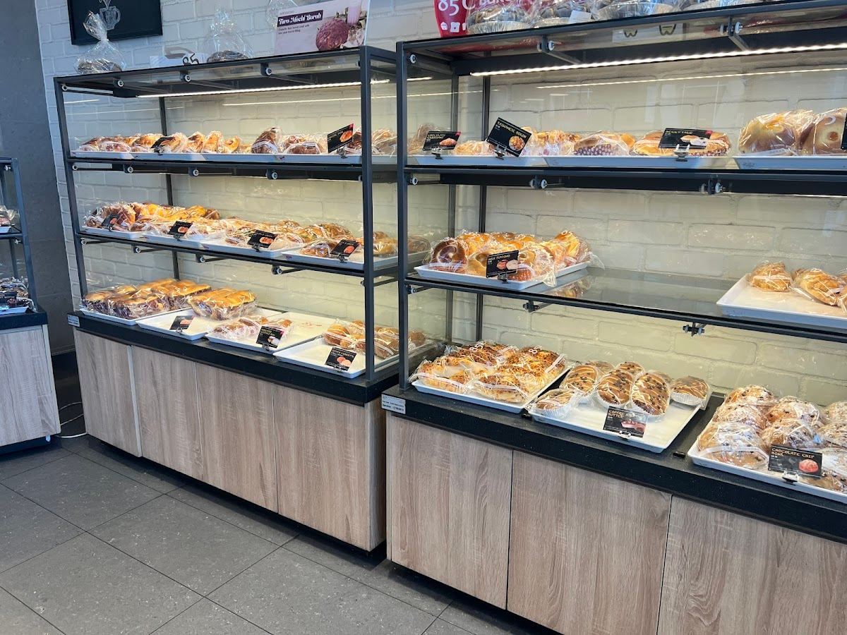 85°C Bakery Cafe - Glendale