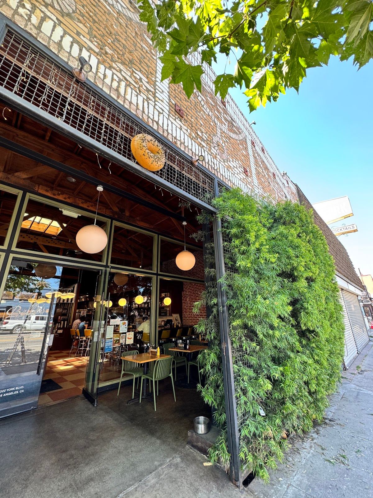 Belle's Delicatessen & Bar