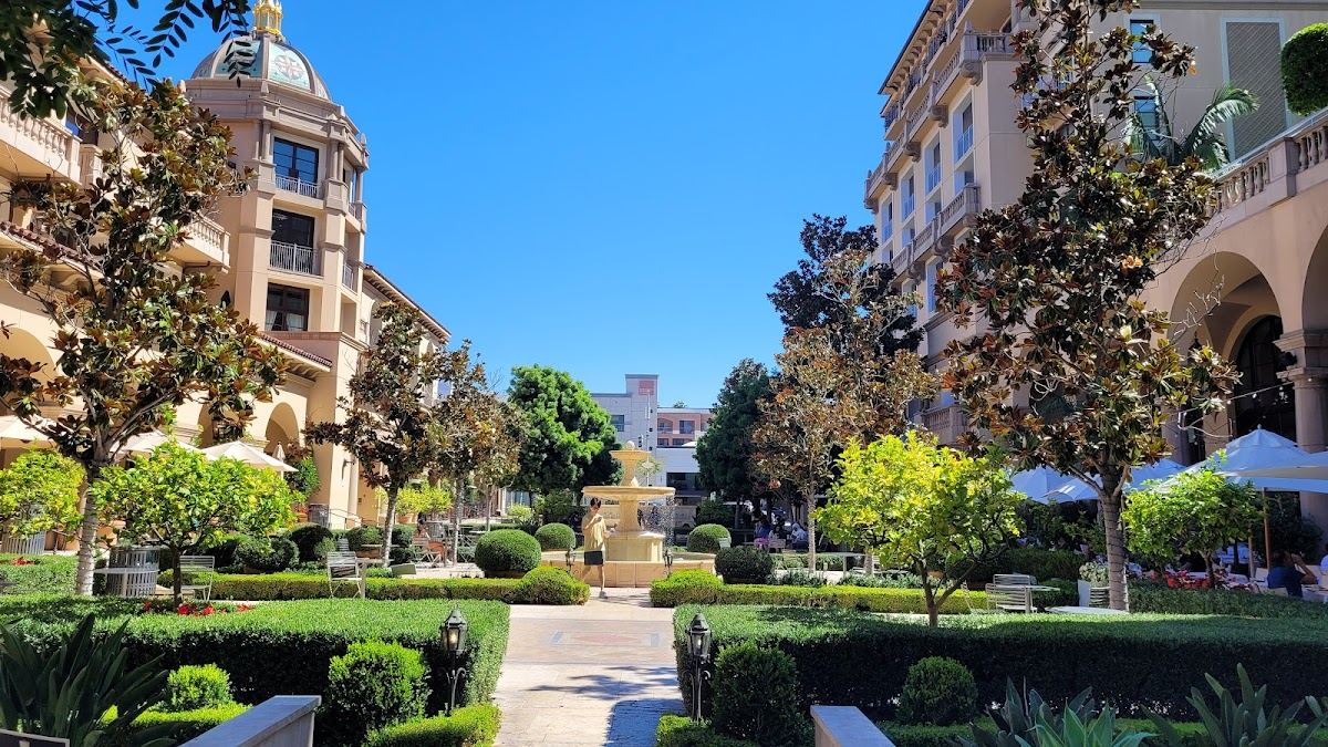 Beverly Cañon Gardens