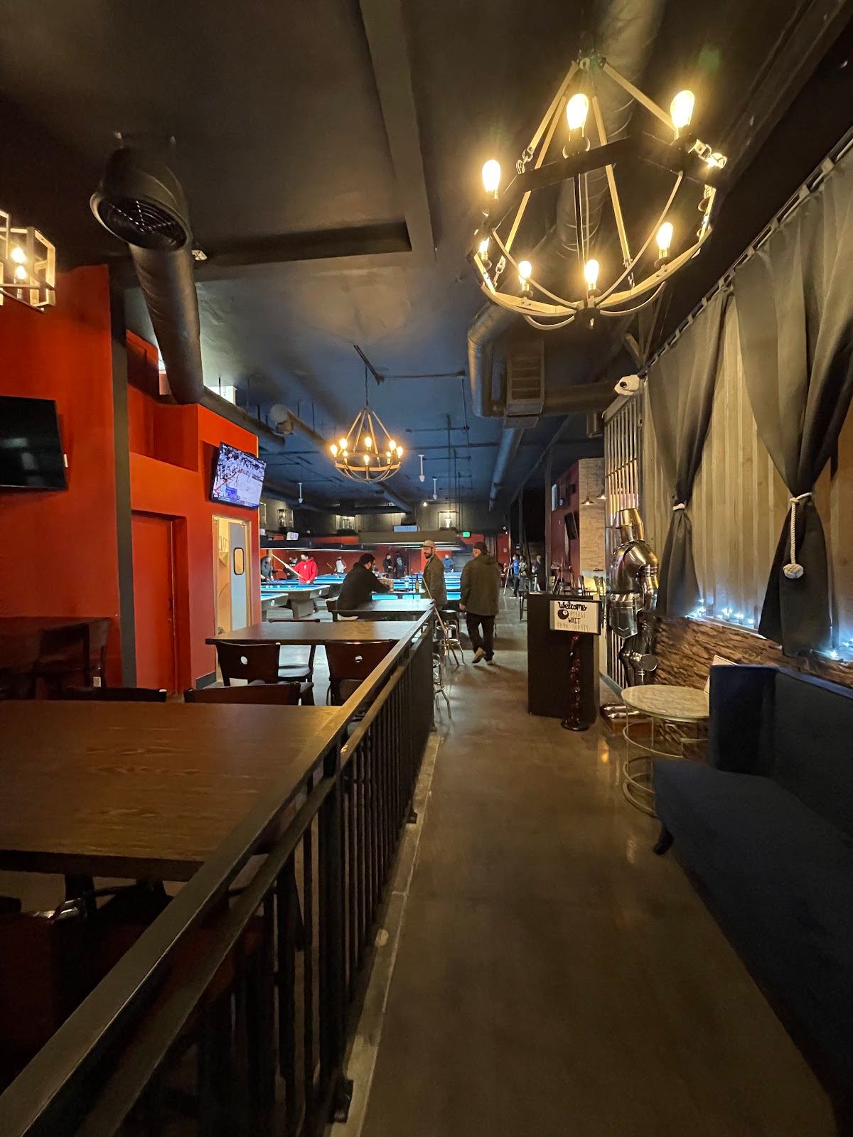Gladi8or Pizza & Billiards
