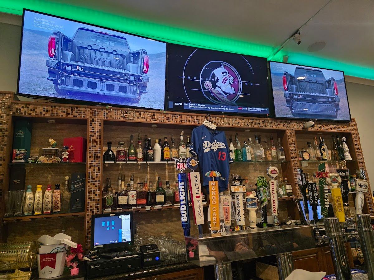 Hole in One bar and grill