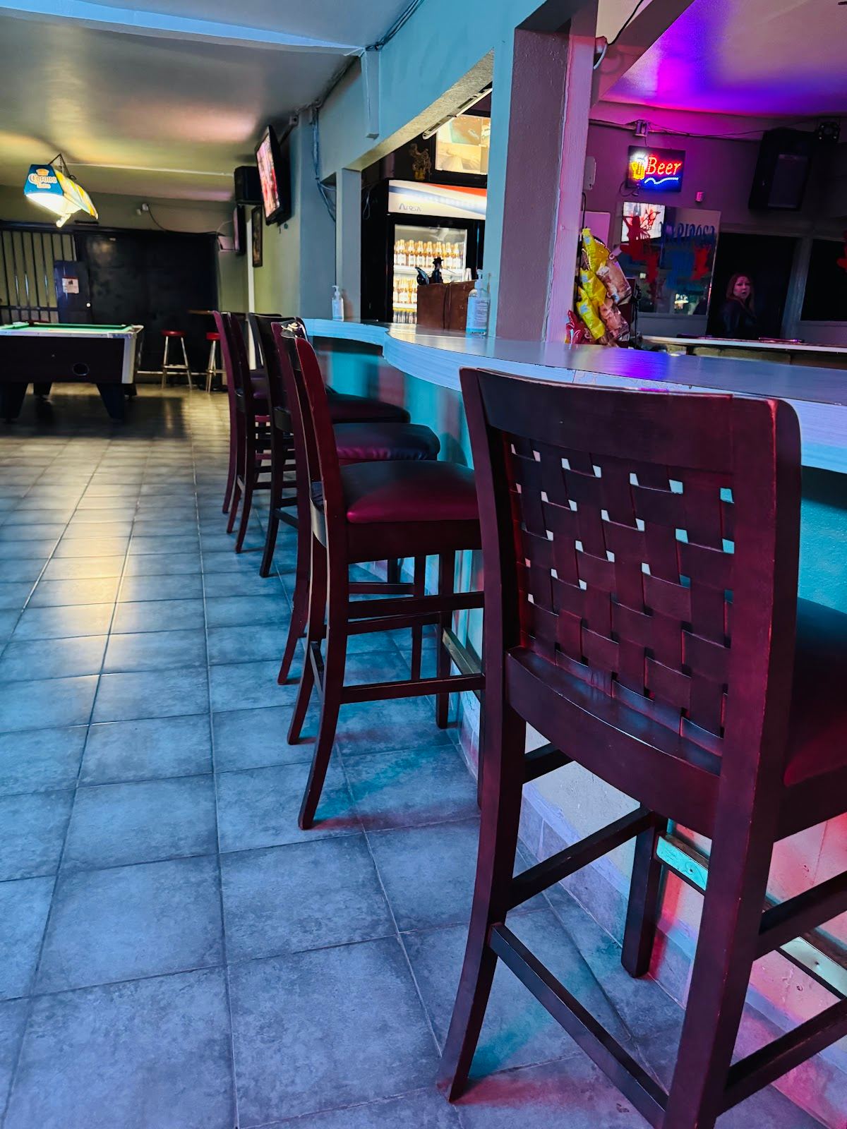 Las Mariposas Bar