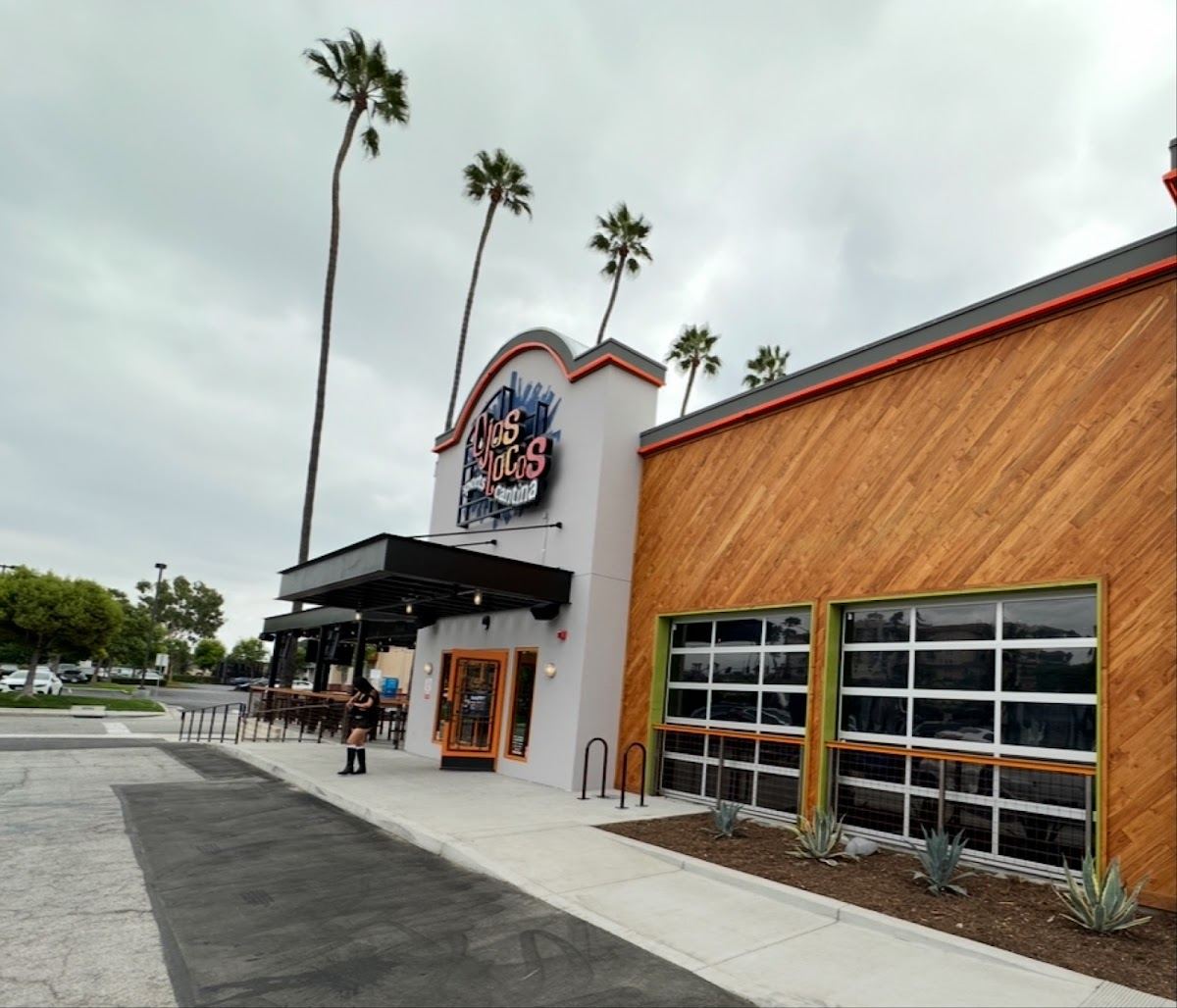 Ojos Locos Sports Cantina (Downey, CA)