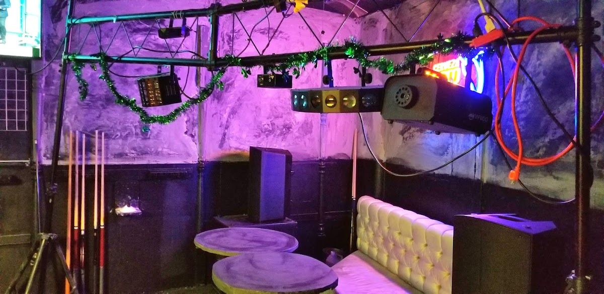 Paradise Bar