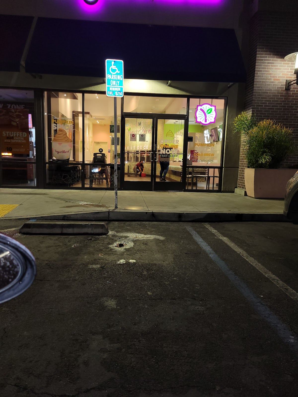 Yogurtland Central Slauson
