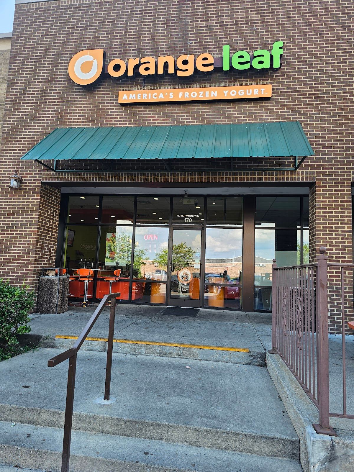 Orange Leaf Frozen Yogurt