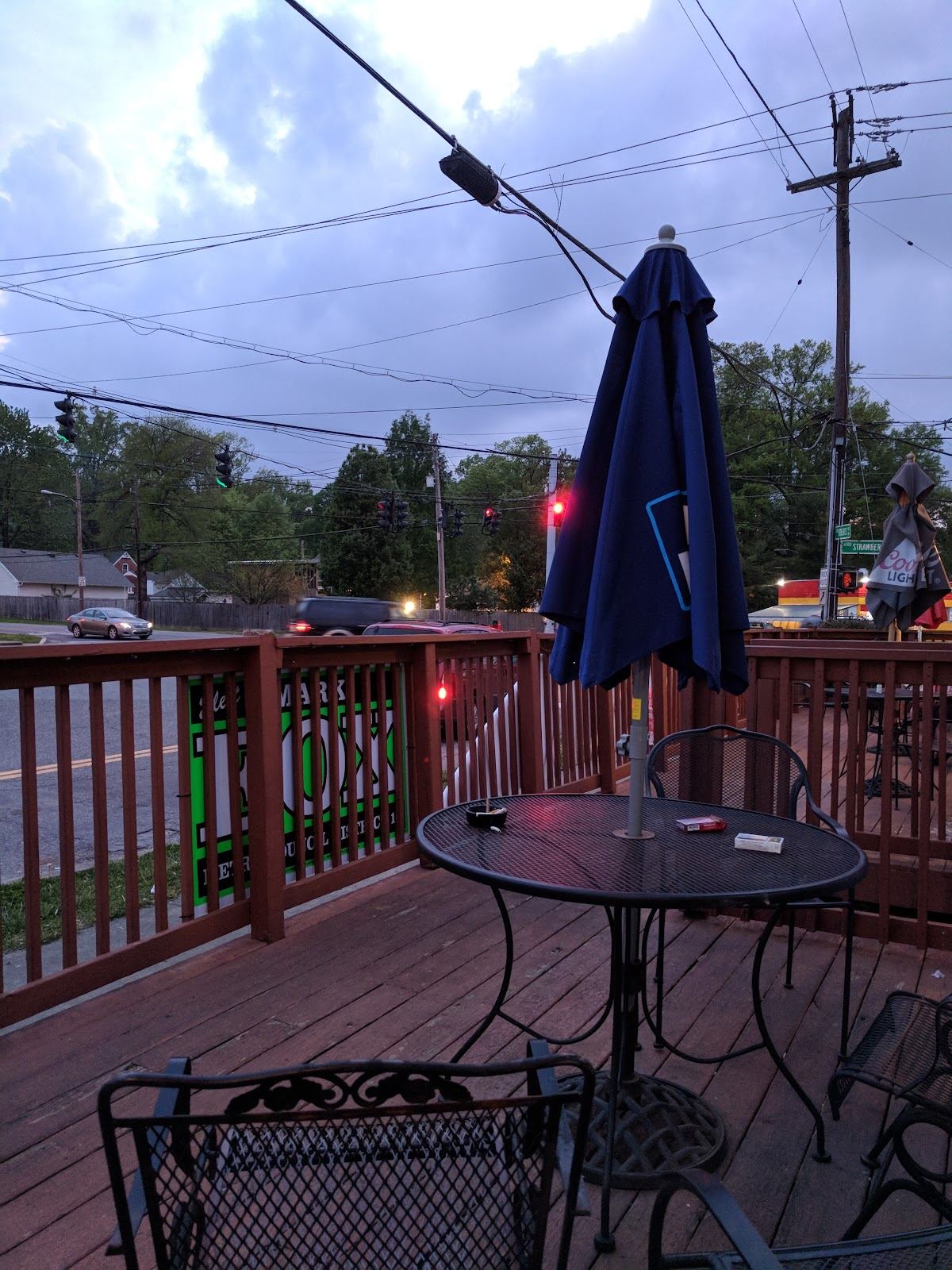 Hoops Grill & Sports Bar