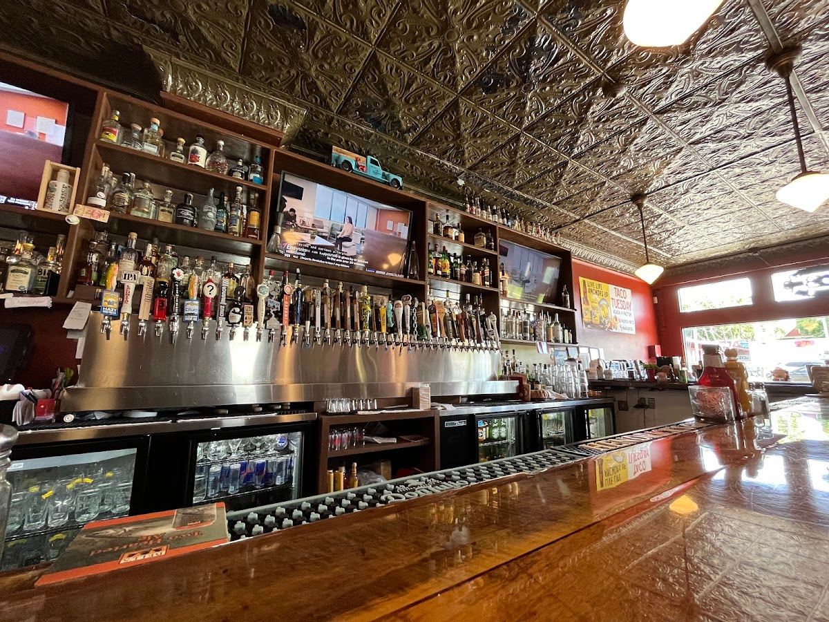 Oscar's Pub & Grill