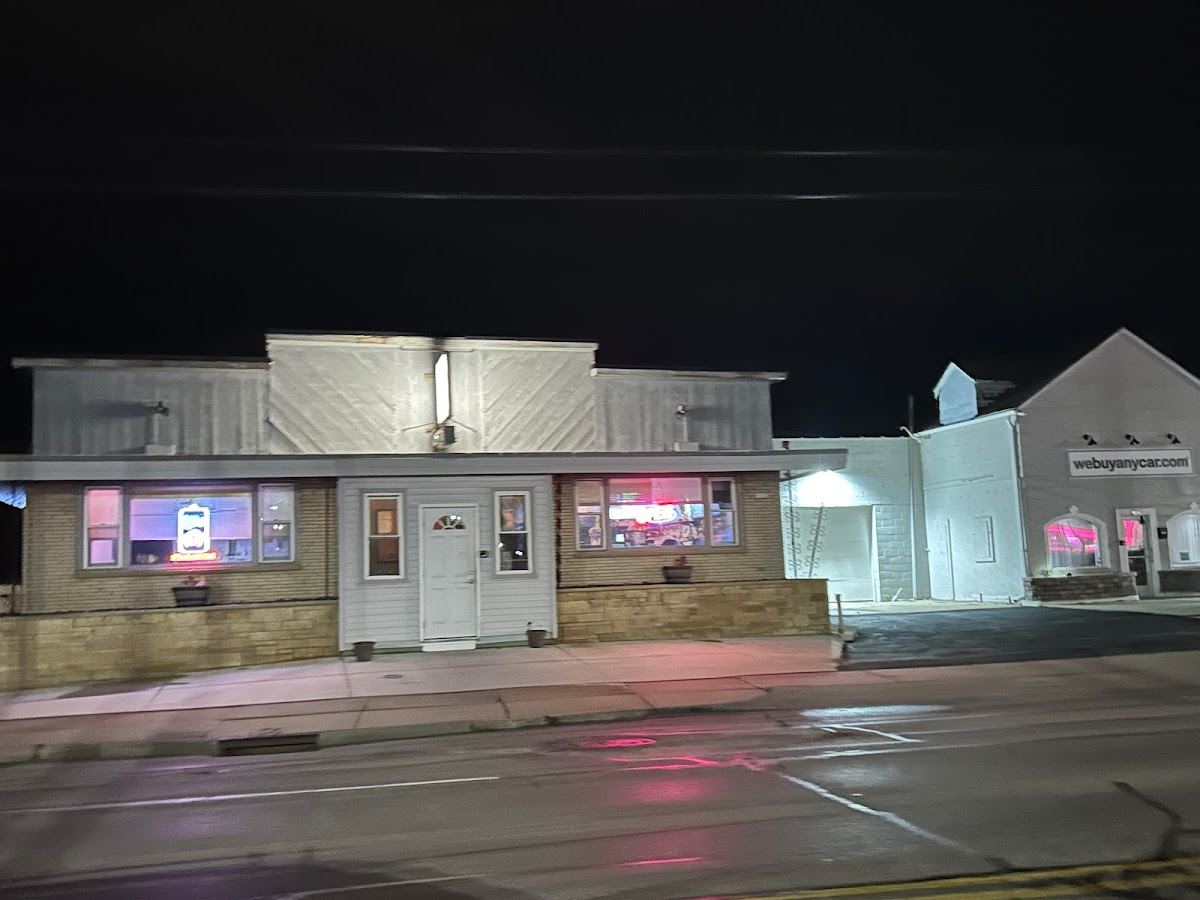 Tiny's: A Neighborhood Sports Tavern