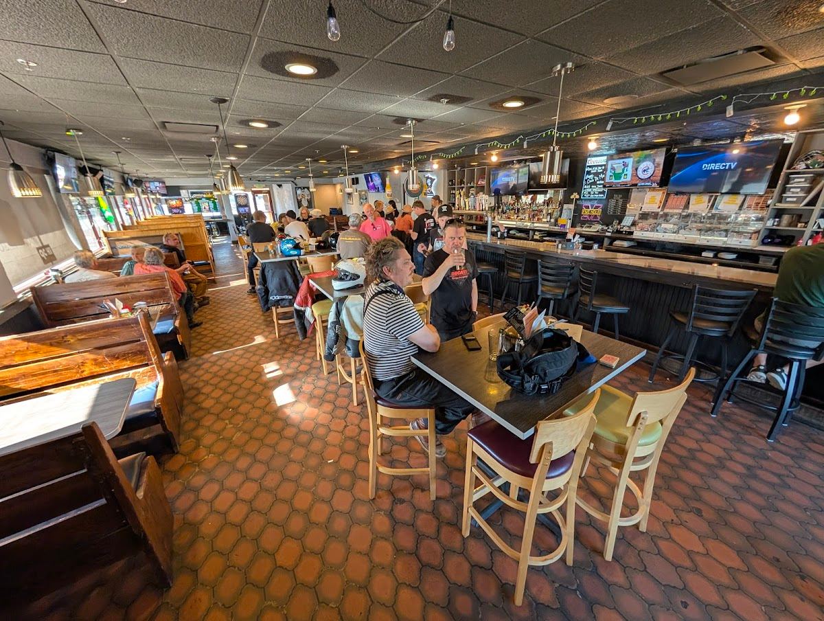 Five Hole Sports Bar and Grill