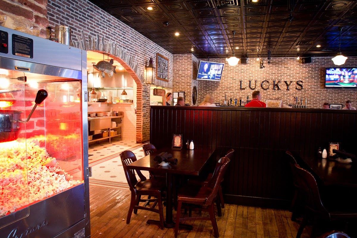Lucky's 13 Pub