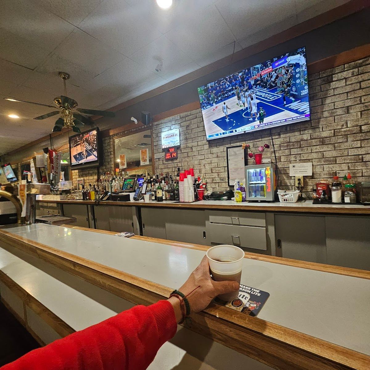 Tracks Bar & Grill