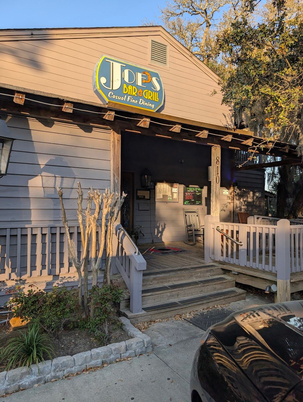 Joe's Bar & Grill