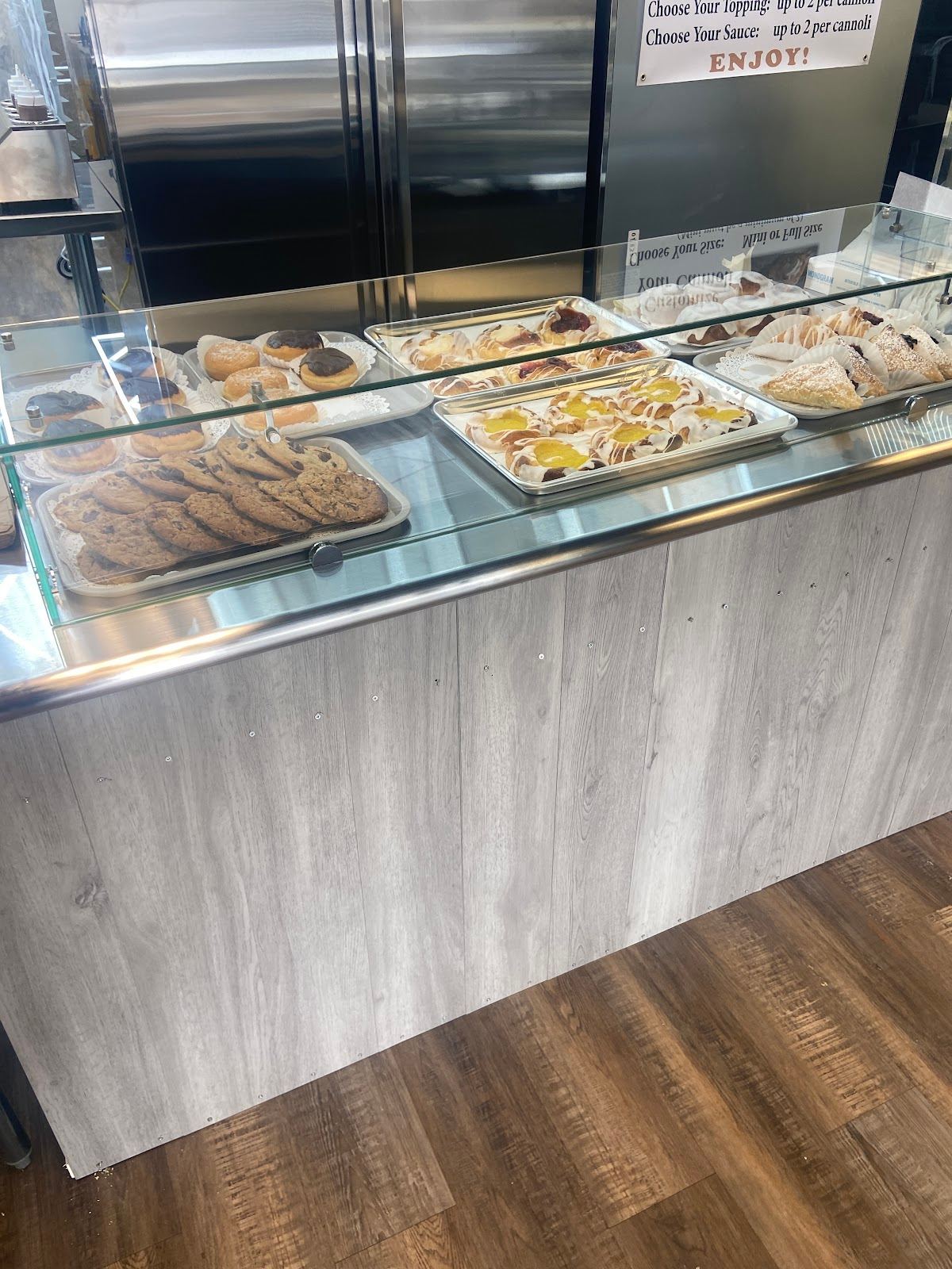 Lola's Cannoli Bar and Cafe