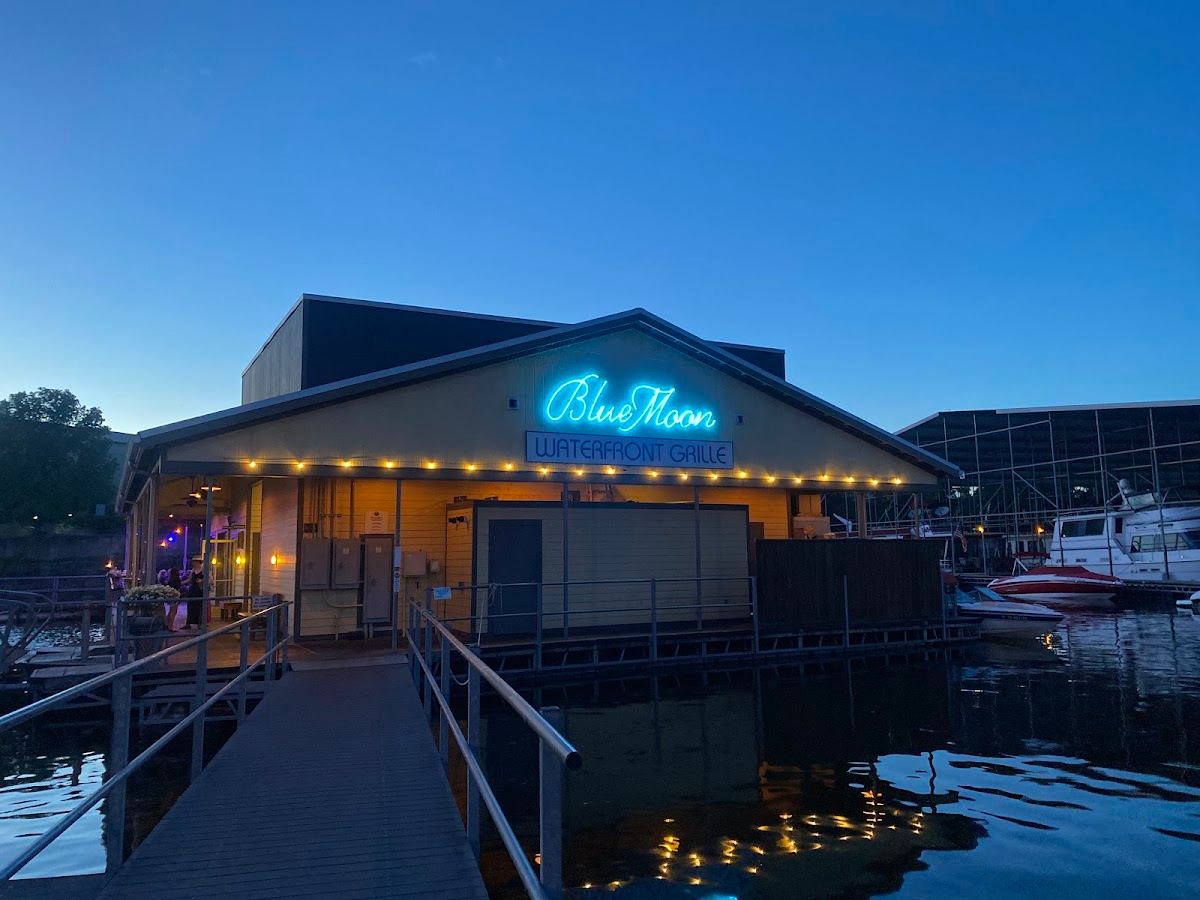 Blue Moon Waterfront Grille