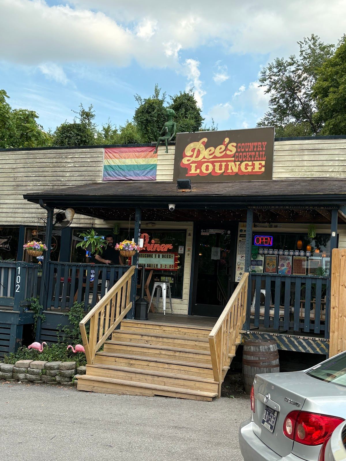 Dee's Country Cocktail Lounge
