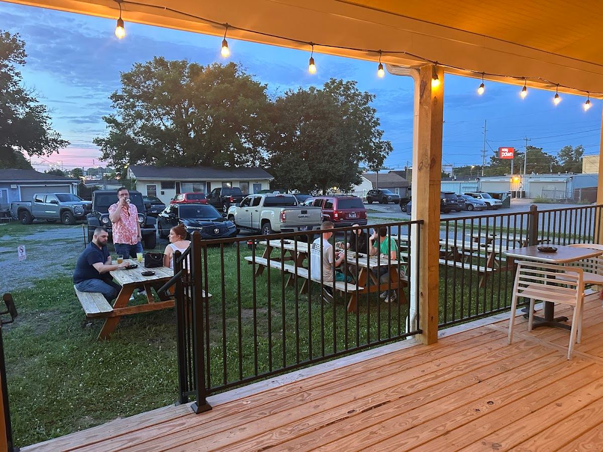 Flynn's Neighborhood Bar