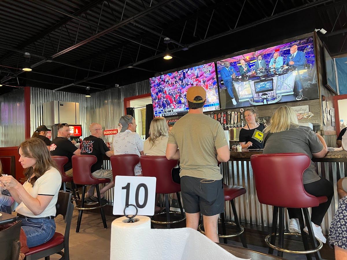 Old Hickory Pizza & Pub
