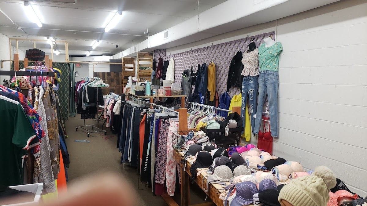 Ventura's Thrift Store Tienda de Segunda