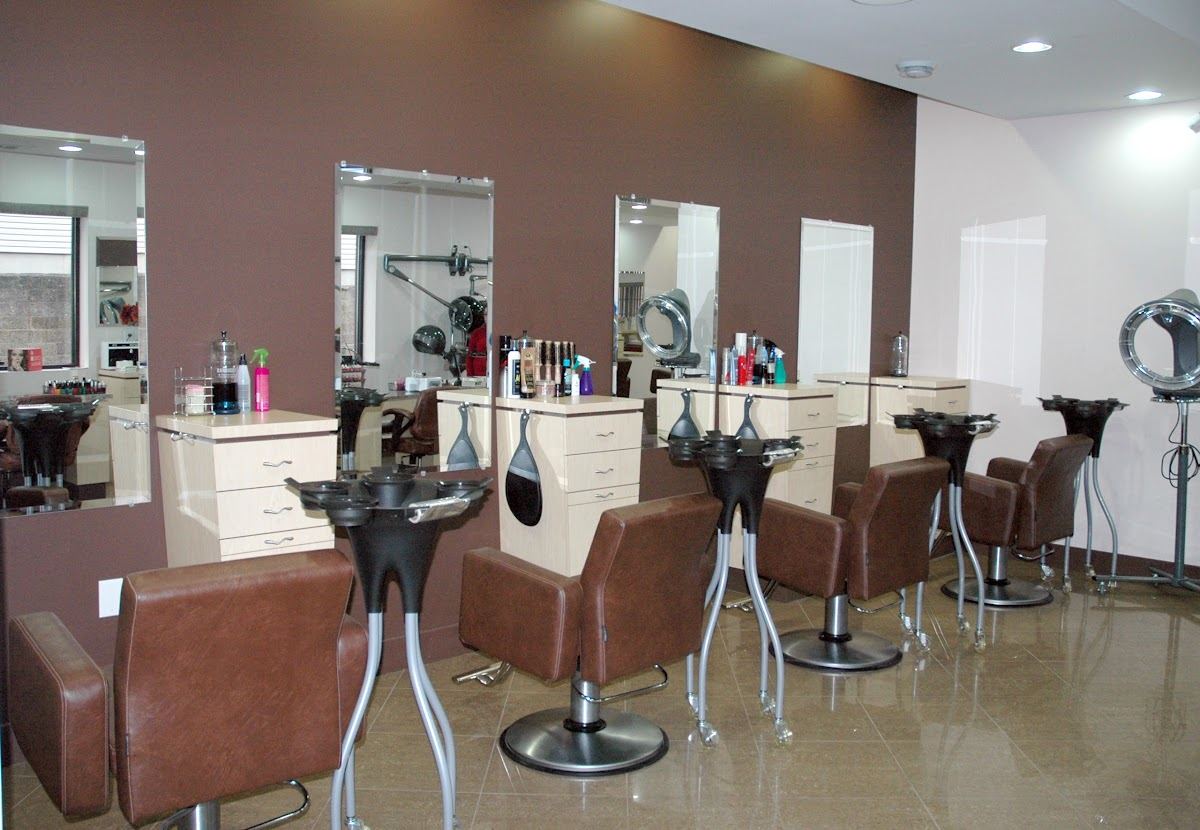 Nadia's Full Service Salon & Spa