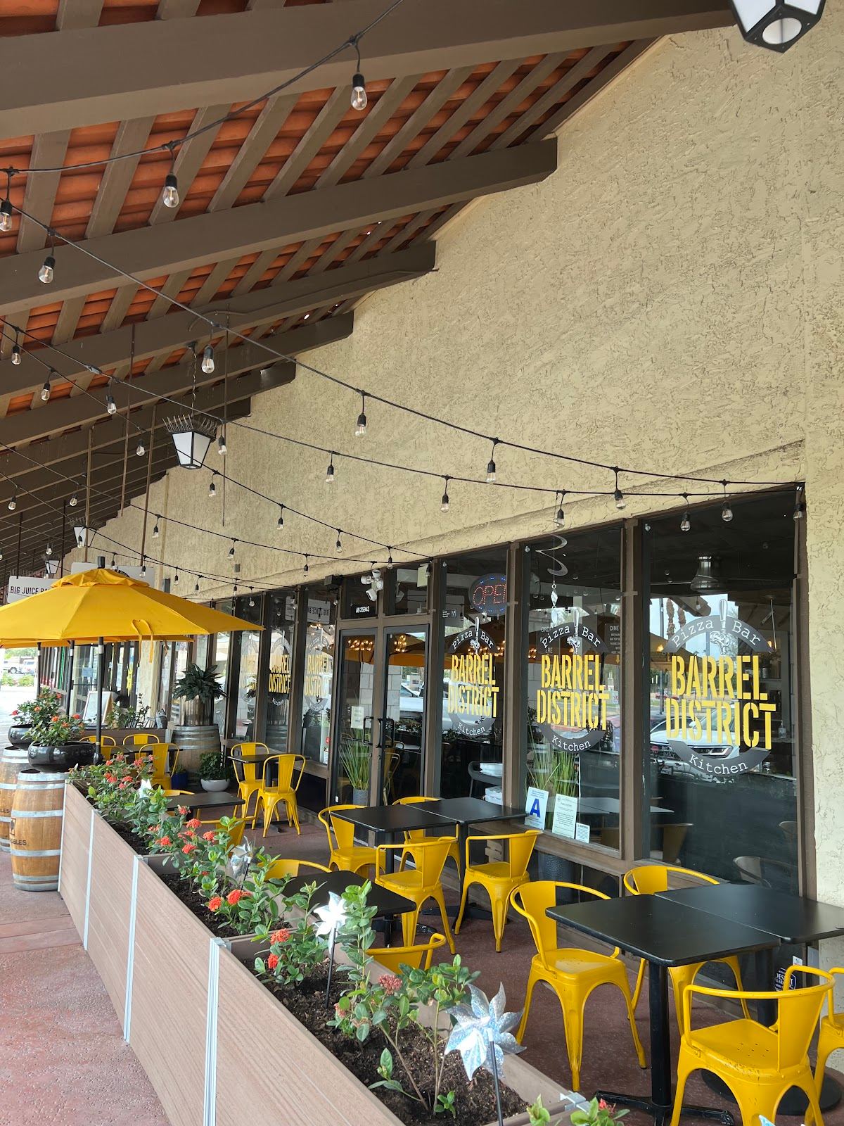 Barrel District Pizza, Bar & Kitchen - Cathedral City, CA
