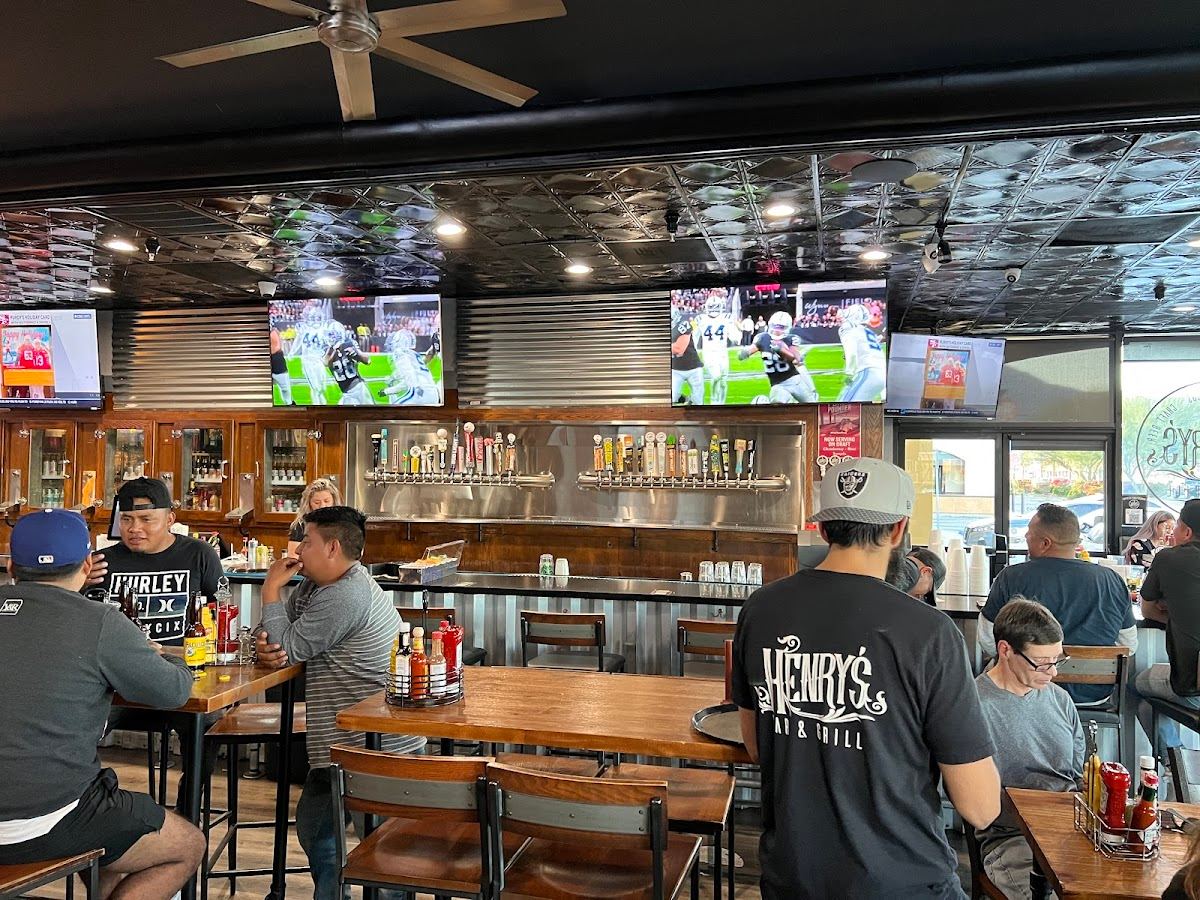 Henry's Kitchen + Drink