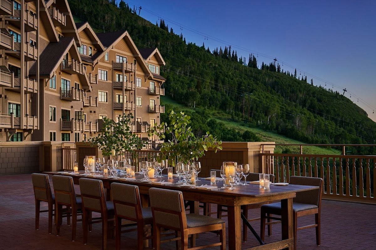 Vista Lounge & Terrace