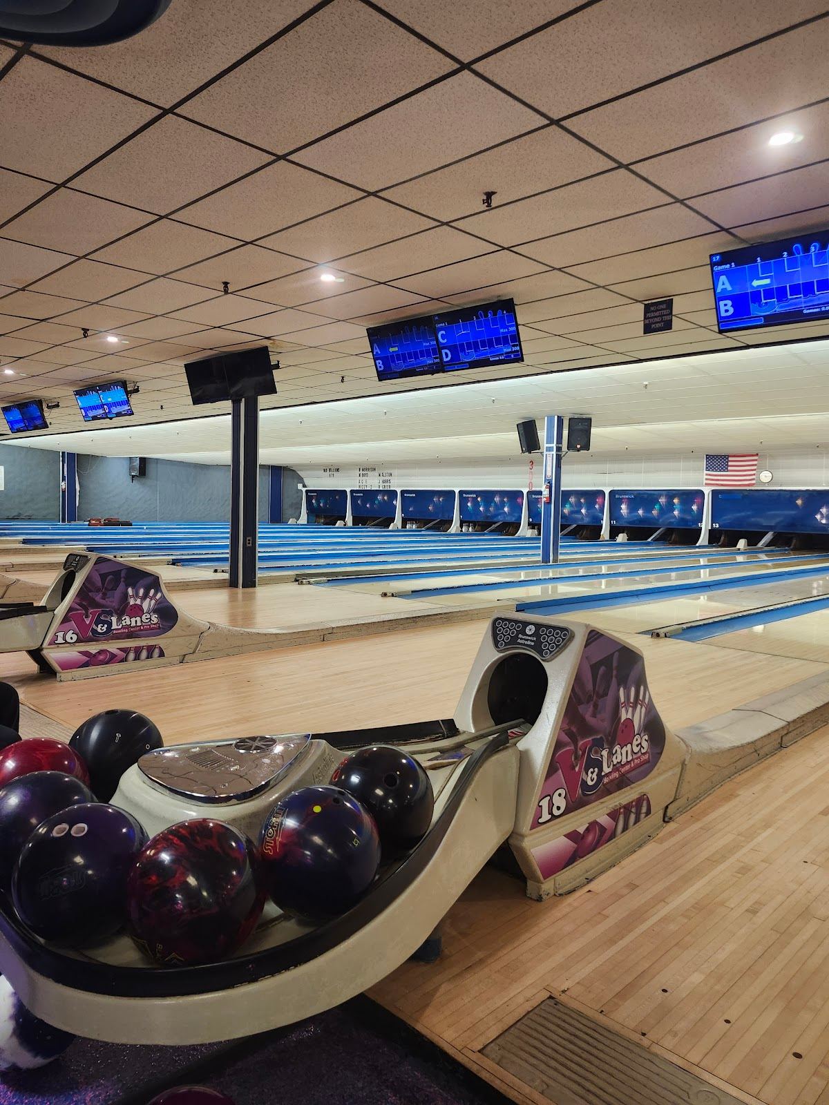 V&S Elmwood Lanes