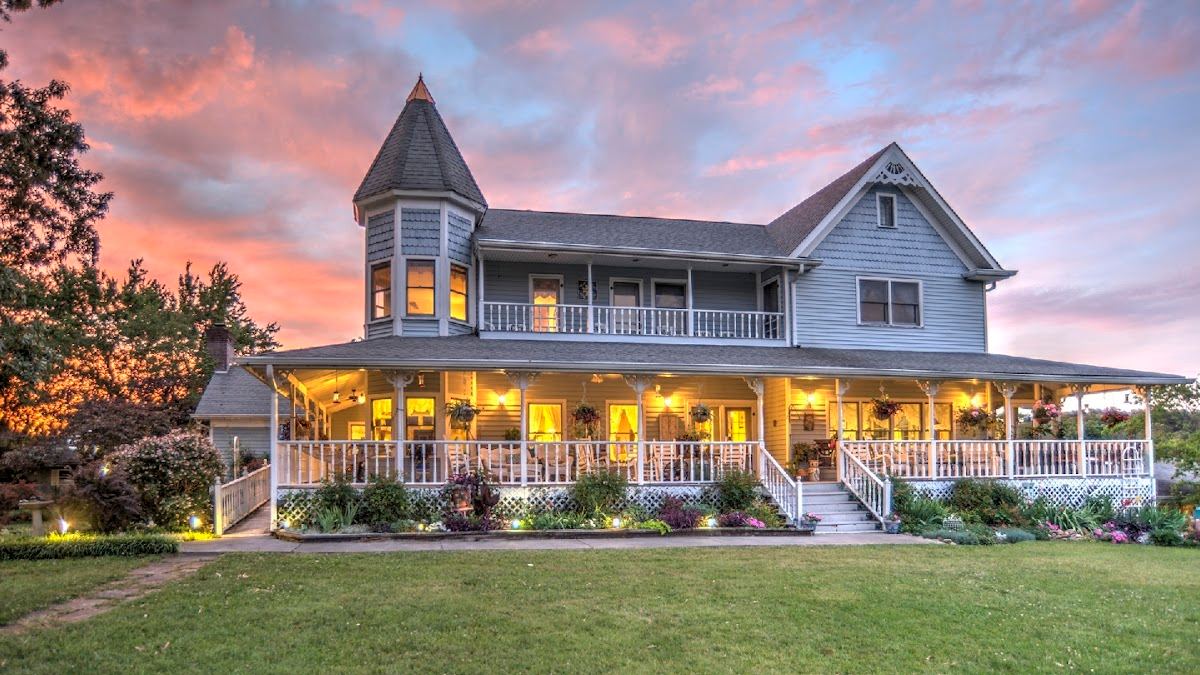 Blue Mountain Mist Country Inn and Cottages