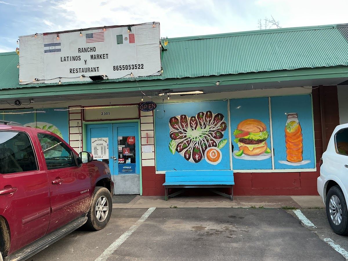 La Fortuna Market and Restaurant
