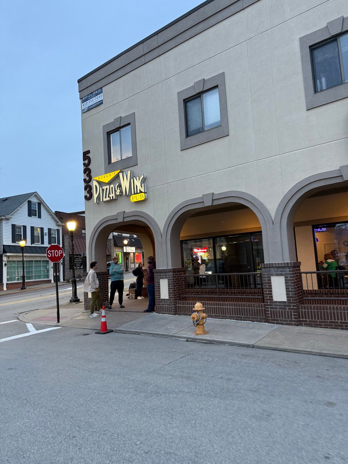 Burgh's Pizza & Wing Pub