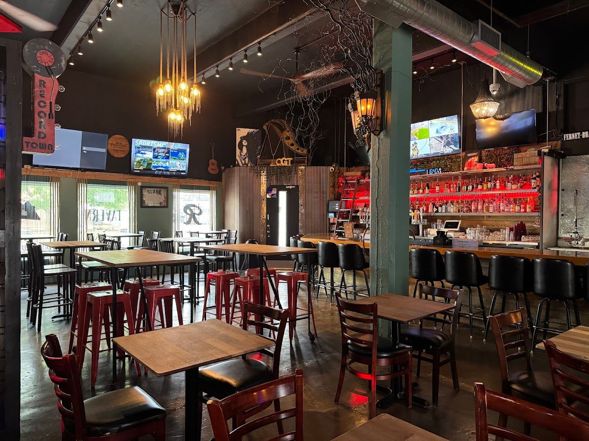 Oak Grove Tavern
