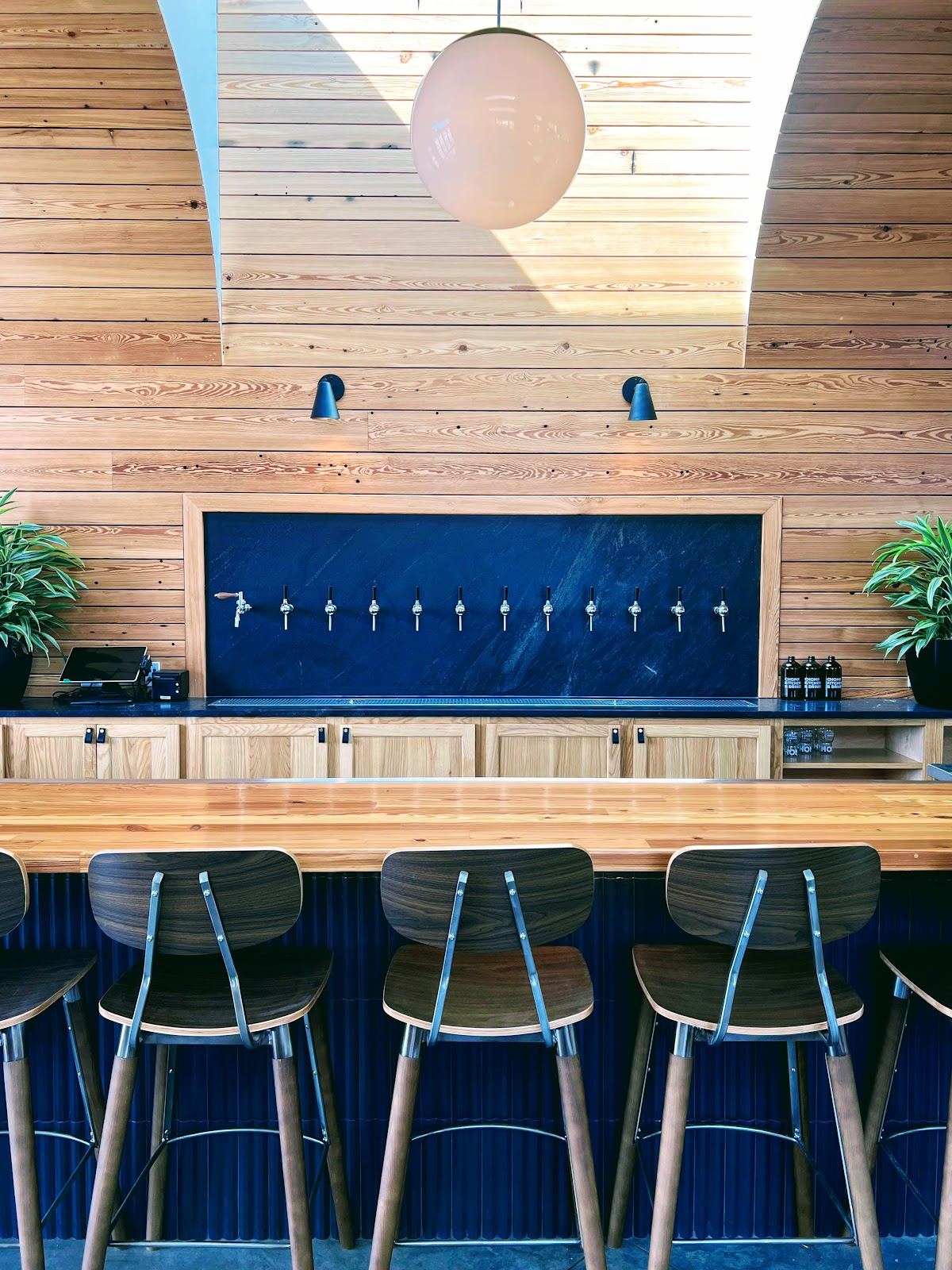 Chomp Kitchen and Drinks