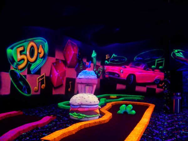 Putz n Glo Indoor Black Light Miniature Golf