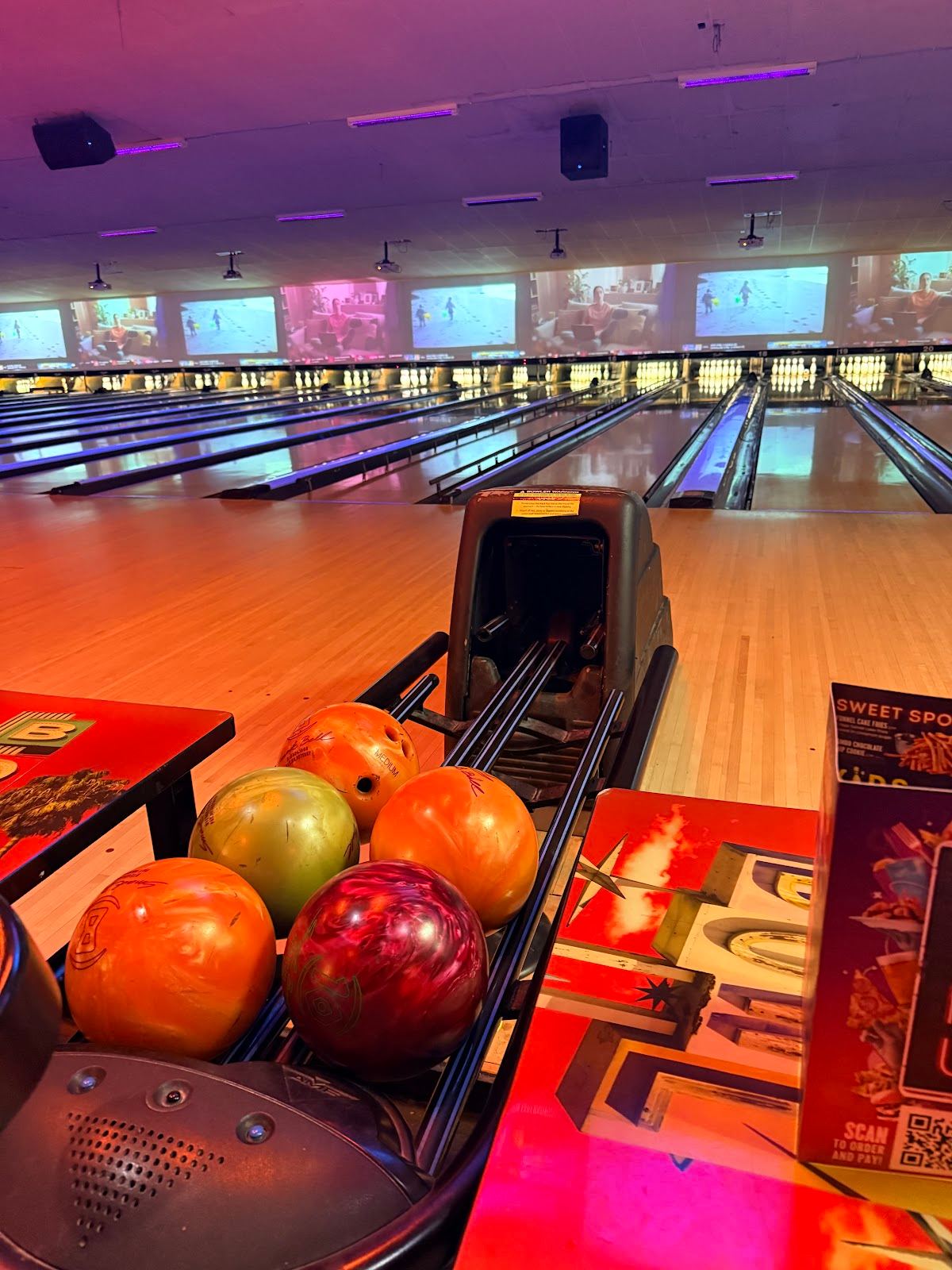 Bowlero Highland Hills