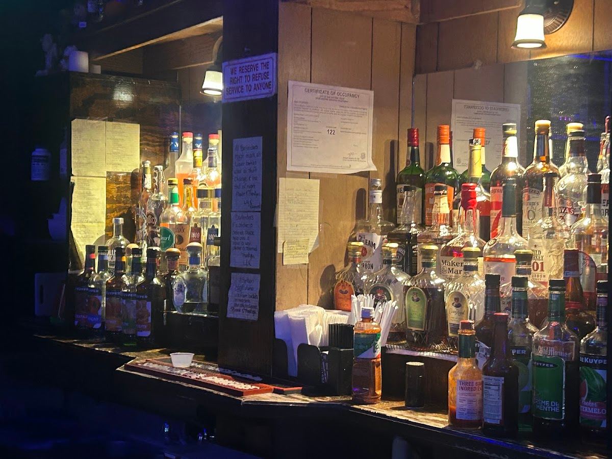 Lily's King's Lounge