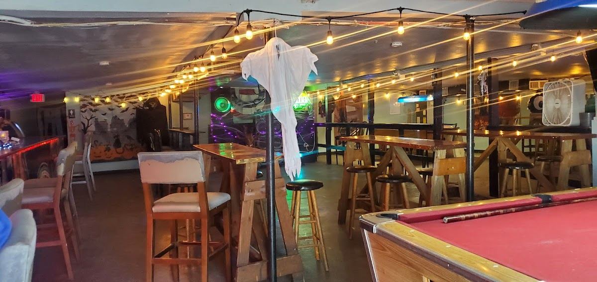 Reina's Cantina Sports Bar