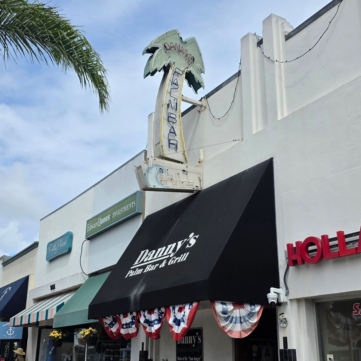 Danny's Palm Bar & Grill