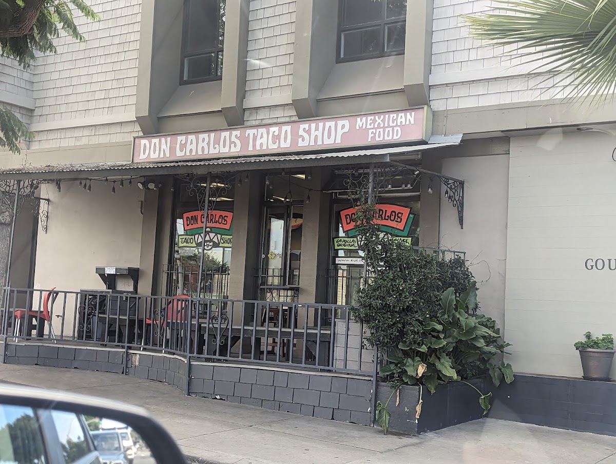 Don Carlos Taco Shop։