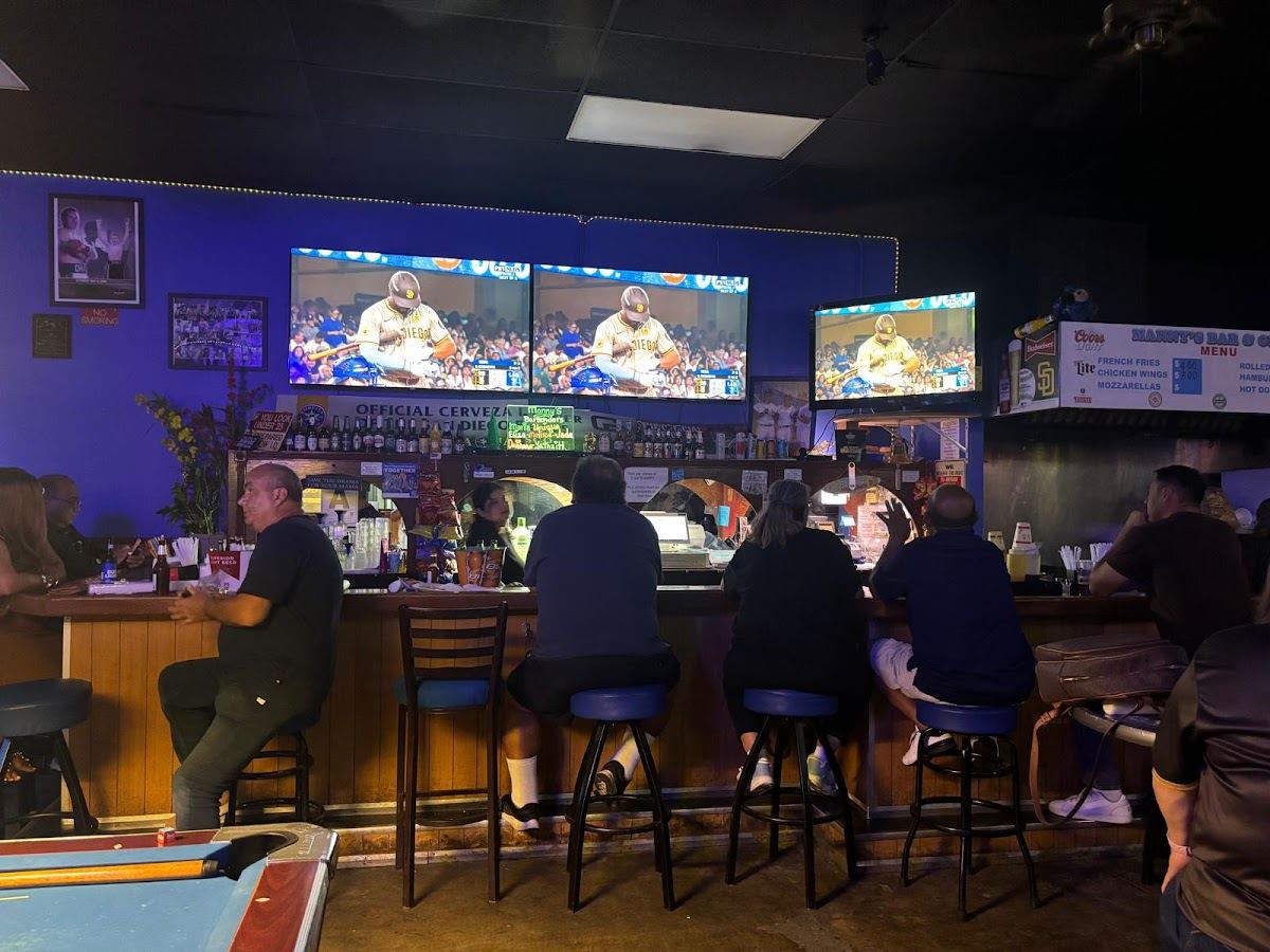 Manny's Bar & Grill