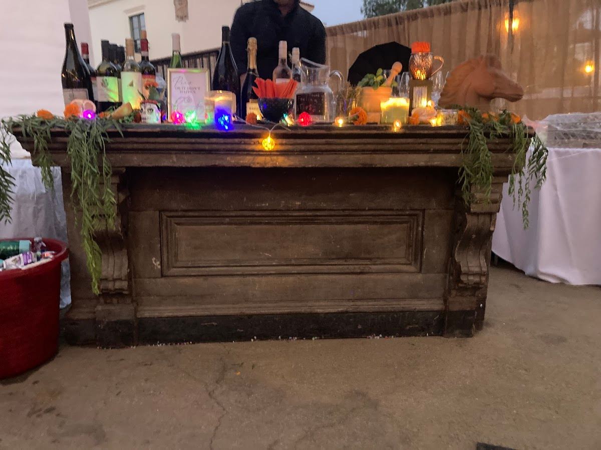 Best Bartenders and Servers of Santa Bárbara
