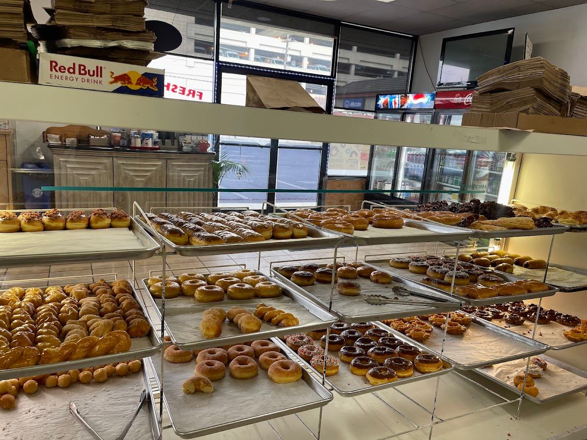 Dona Queen Donuts & Deli