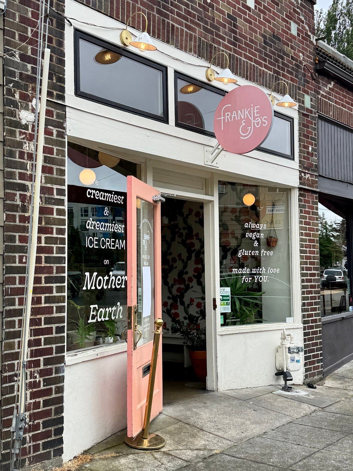 Frankie & Jo's Ballard