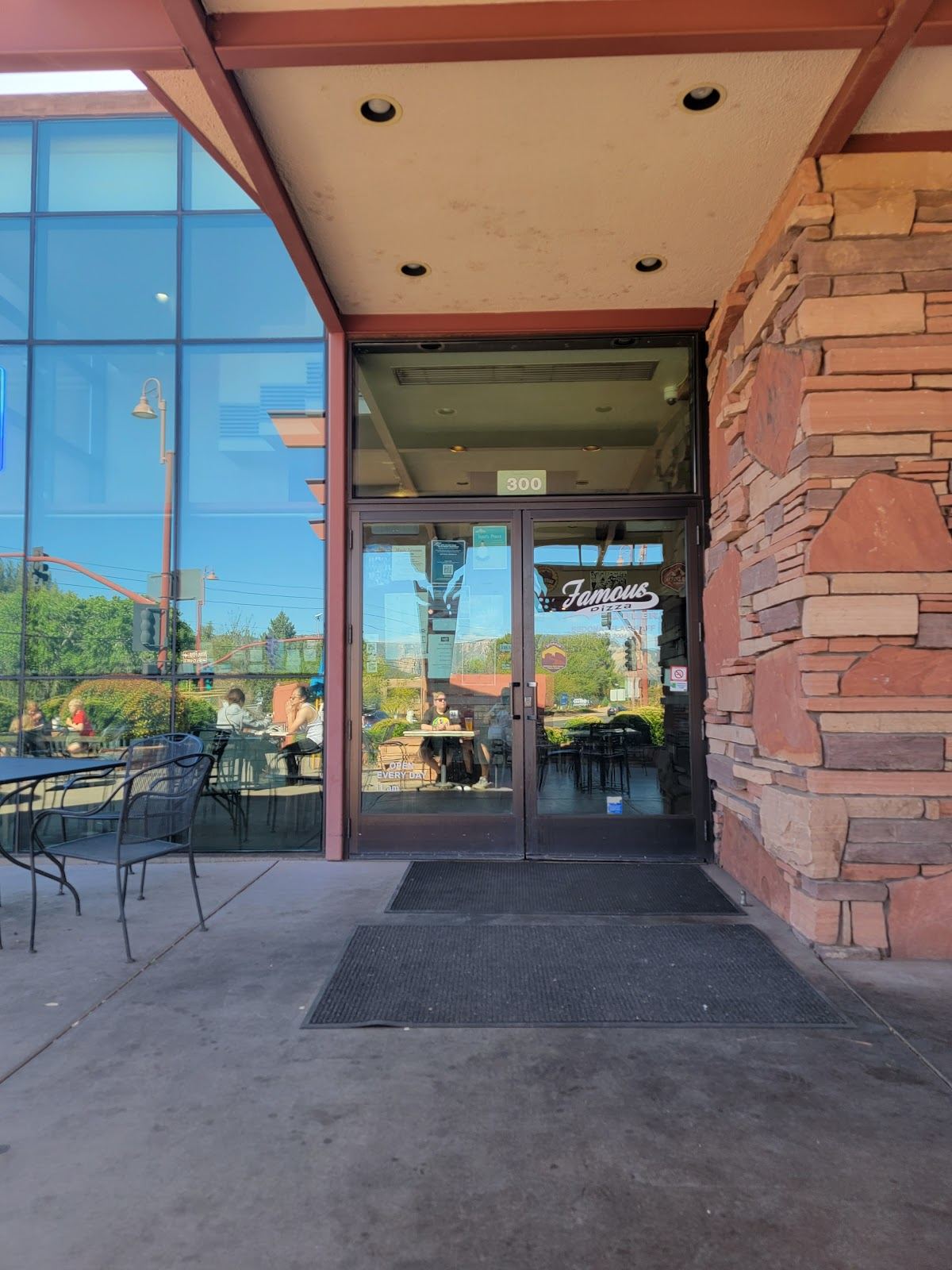 Famous Pizza & Beer - West Sedona